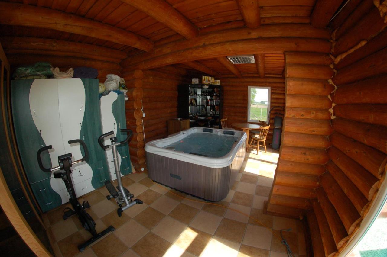 Roenk-Wellness Panzio Mezopeterd Bed & Breakfast Exterior photo