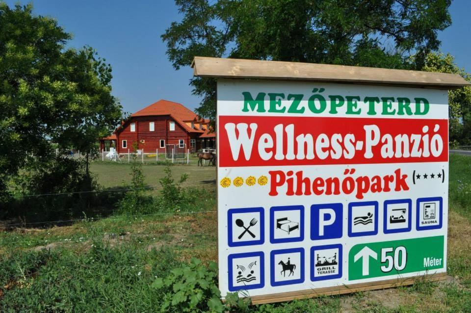Roenk-Wellness Panzio Mezopeterd Bed & Breakfast Exterior photo