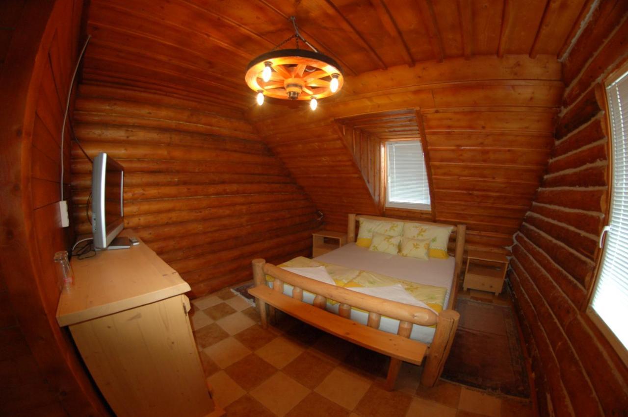 Roenk-Wellness Panzio Mezopeterd Bed & Breakfast Exterior photo